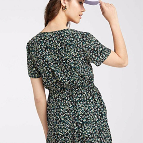 Floral romper size small - Picture 2 of 6